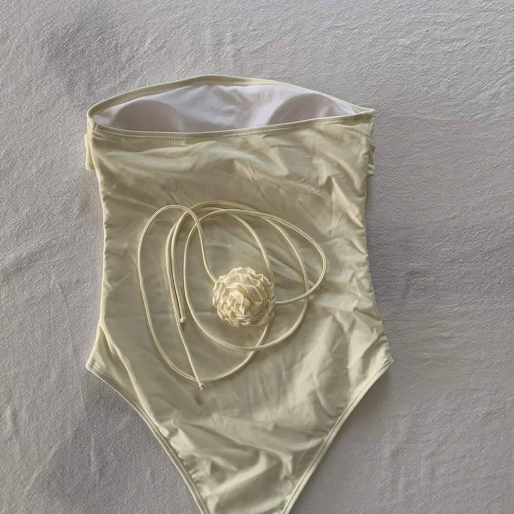 New, Strapless one piece swimsuit with versatile belt/neck tie. Unbranded, lined - Picture 4 of 6